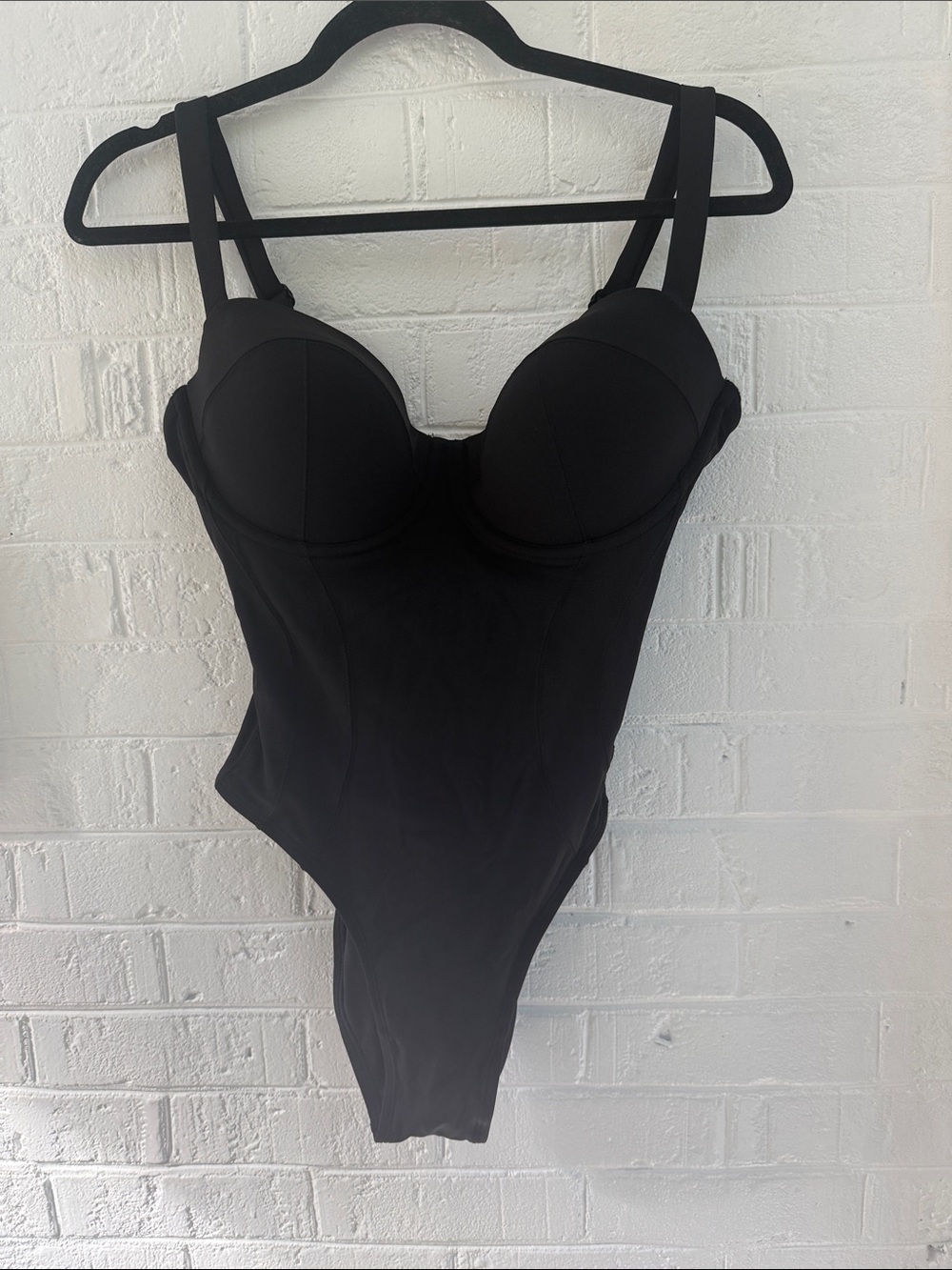 35. NWT TA3 $ 175 MEDIUM SHORT FG CUP HI CUT LUSHY
